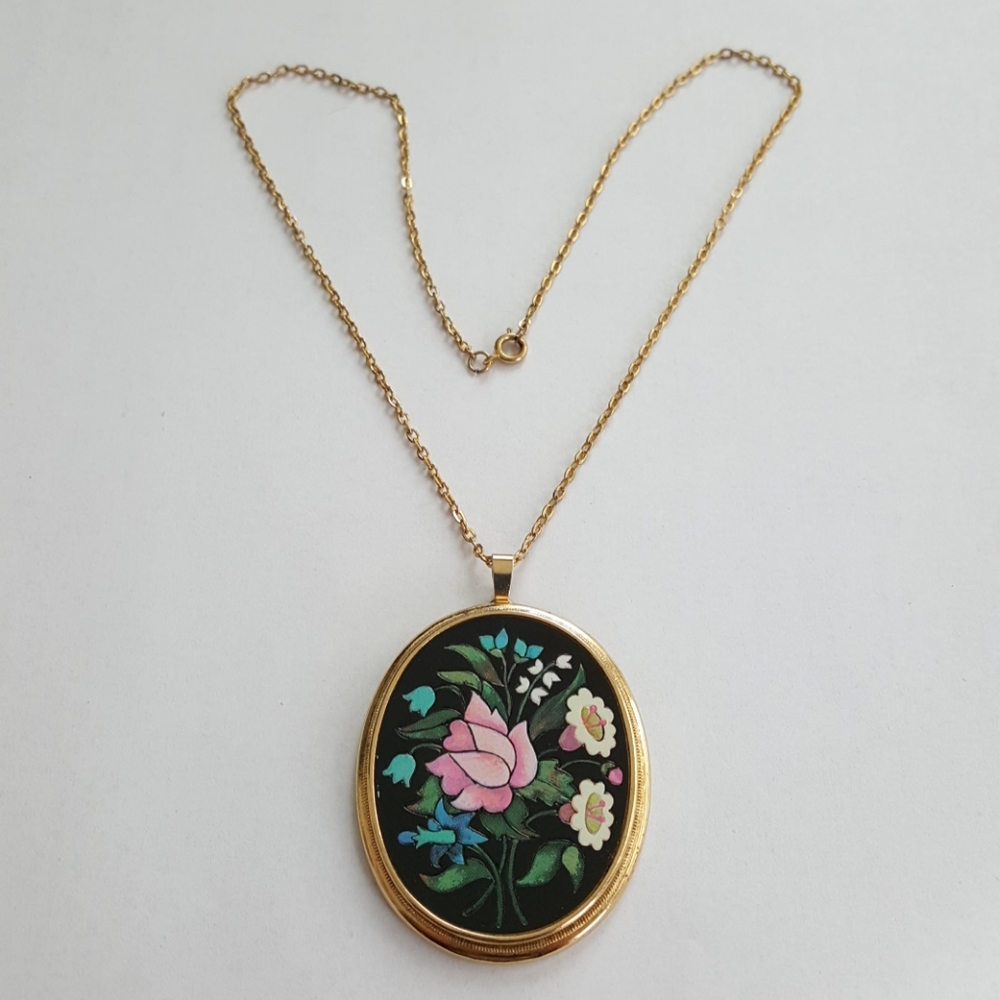 Avon charm necklace